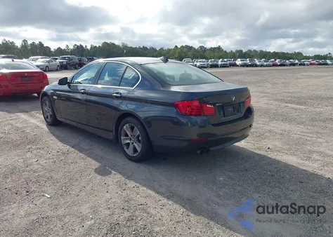 2013 BMW 528I xDrive z USA, uszkodzony, nr VIN WBAXH5C54DD111853